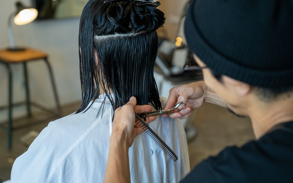 美容師の技術指導・教育風景（スタッフ教育活用）